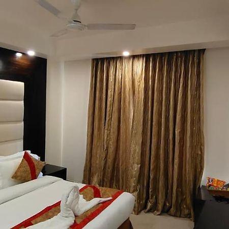 Hotel Benz International เดลี ภายนอก รูปภาพ
