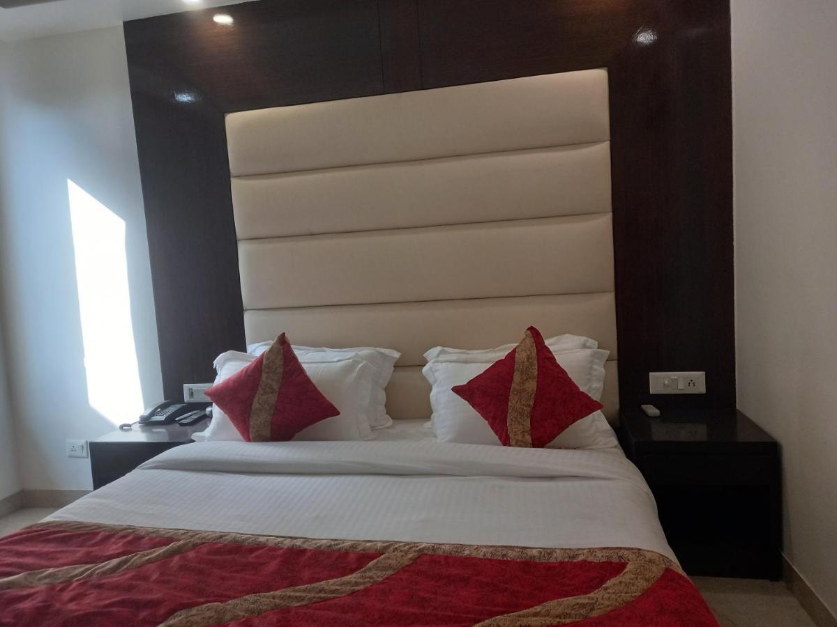 Hotel Benz International เดลี ภายนอก รูปภาพ