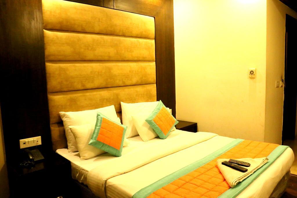 Hotel Benz International เดลี ภายนอก รูปภาพ