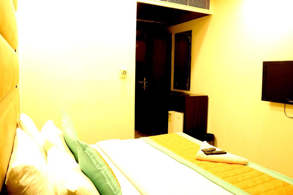 Hotel Benz International เดลี ภายนอก รูปภาพ