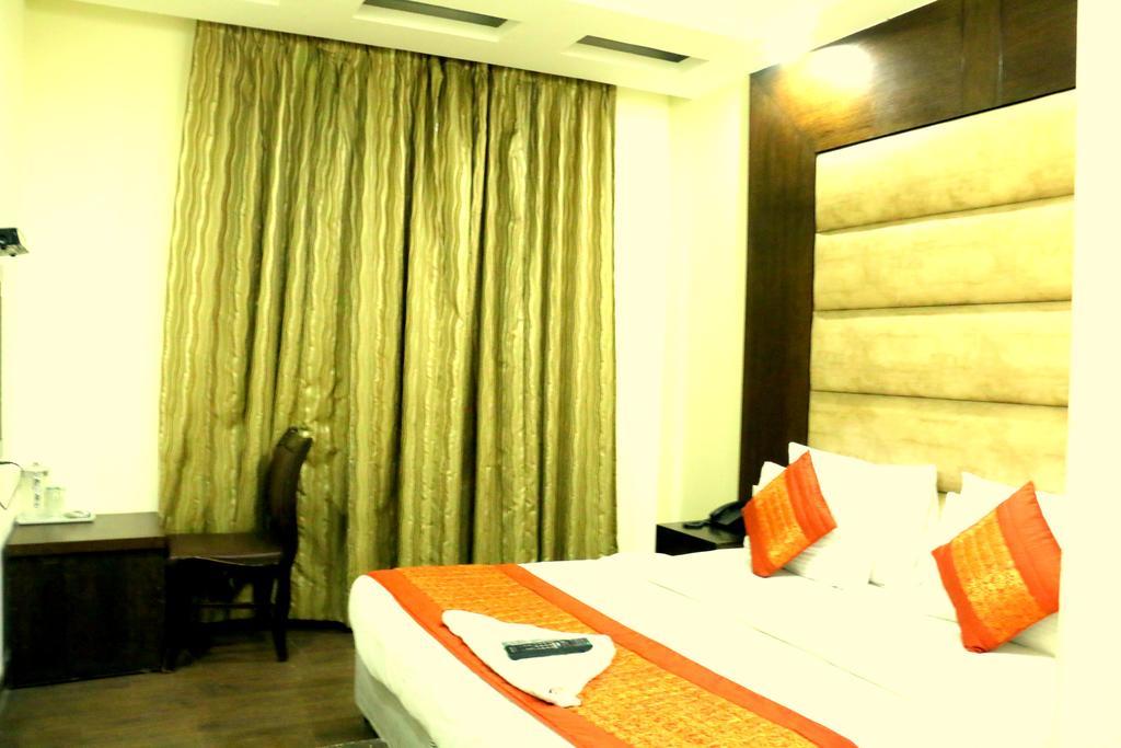Hotel Benz International เดลี ภายนอก รูปภาพ