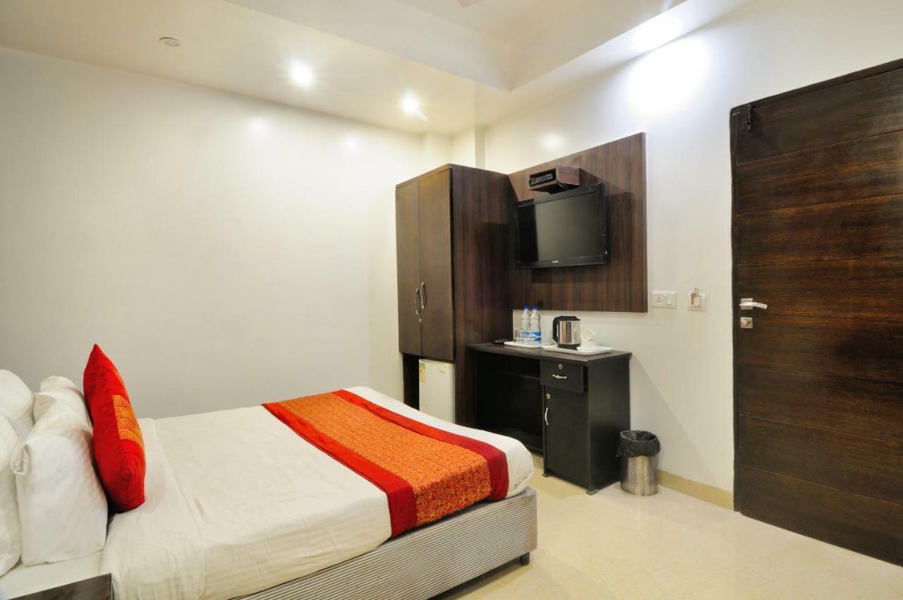 Hotel Benz International เดลี ภายนอก รูปภาพ